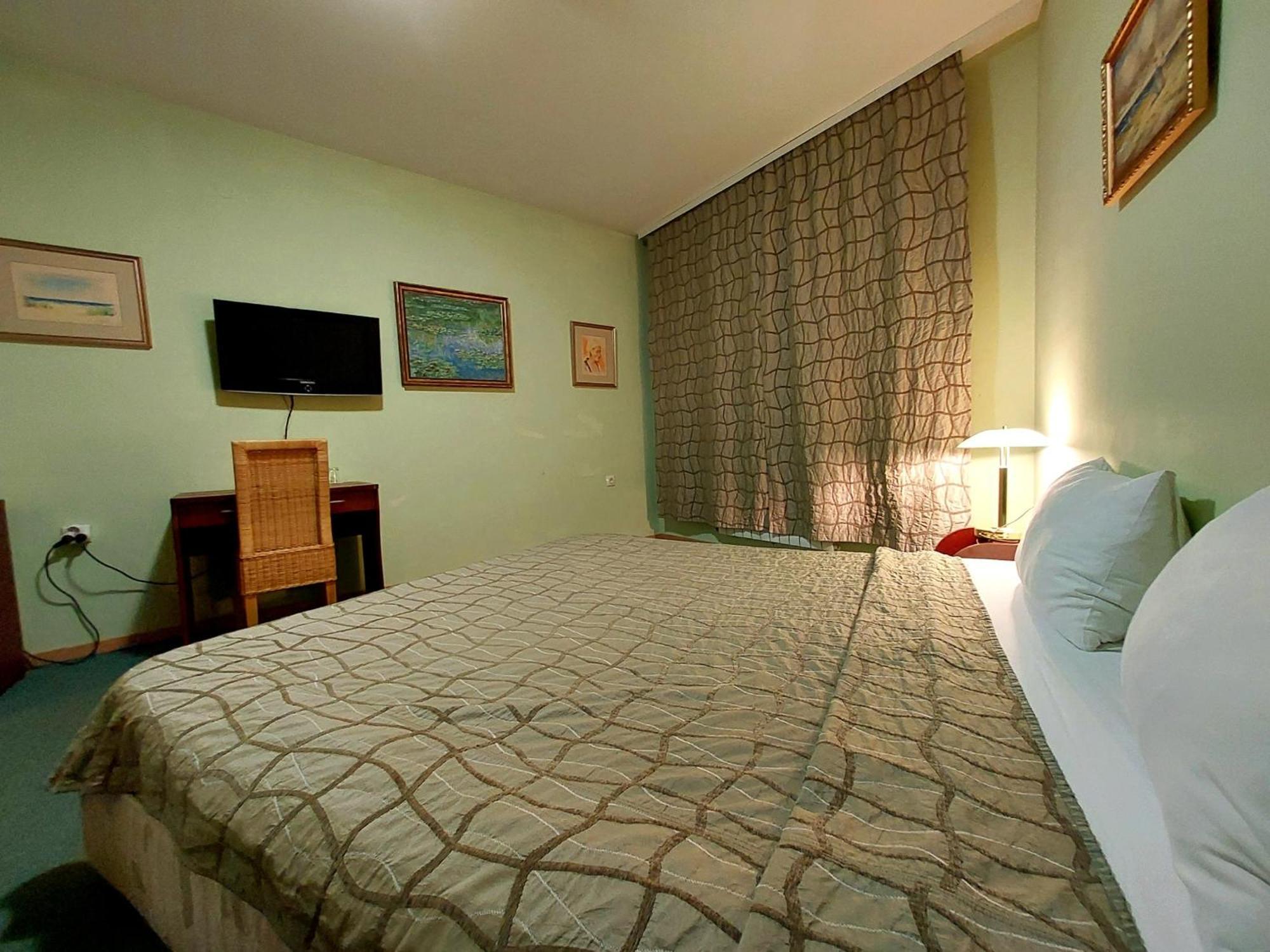 Family Art Hotel Gallery Plewen Zewnętrze zdjęcie