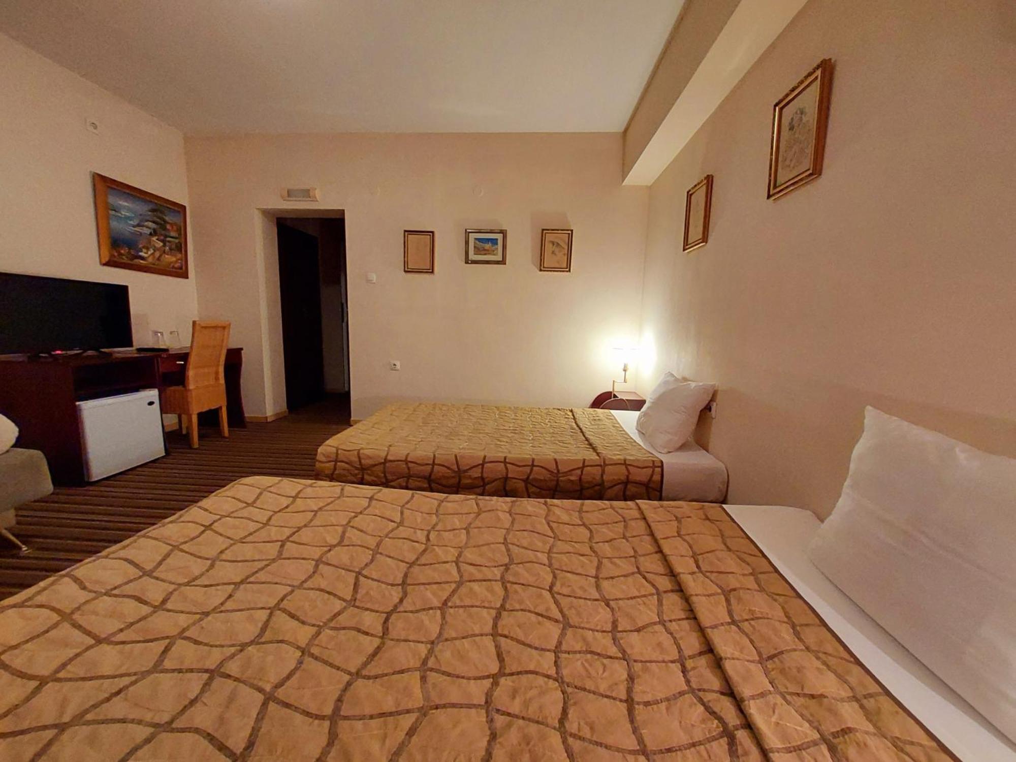 Family Art Hotel Gallery Plewen Zewnętrze zdjęcie